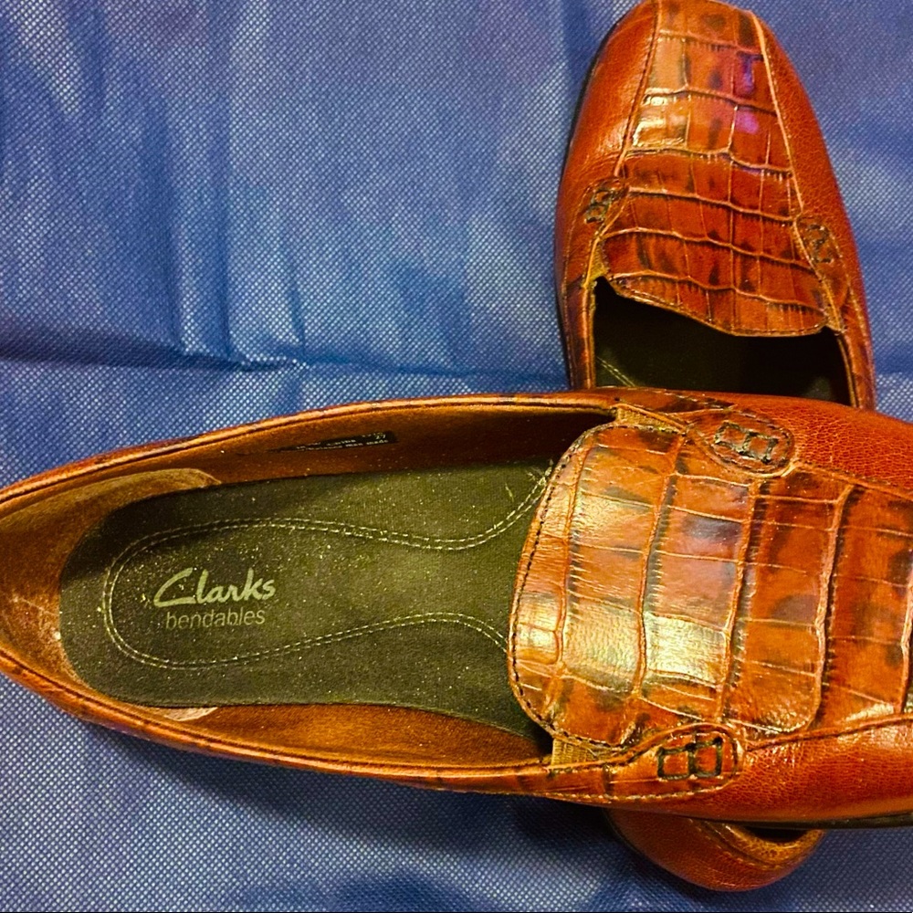 Burgundy Leather Clarks Ladies Loafer (Sz 9W)